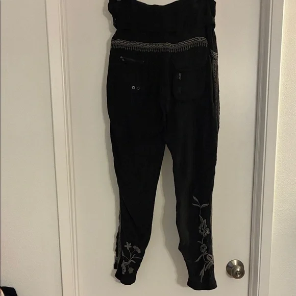 NWT Johnny Was Biya Black Adventura Cargo Pants with Floral Embroidery size 2 - Picture 7 of 15